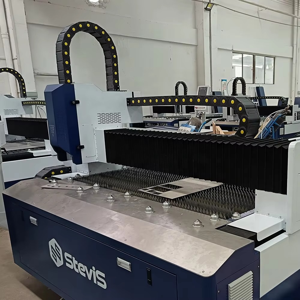 Economic 6kw CNC 1530 Fiber La - огляд і ціна Industrial Fiber Laser Cutting Machine